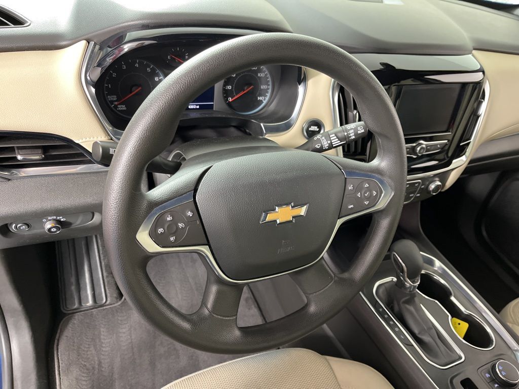 2022 Chevrolet Traverse LS 25