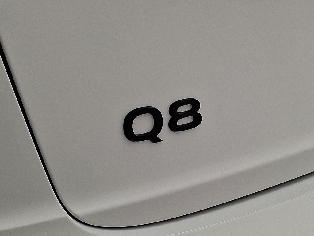 Thumbnail: 2026 Audi Q8 - 16