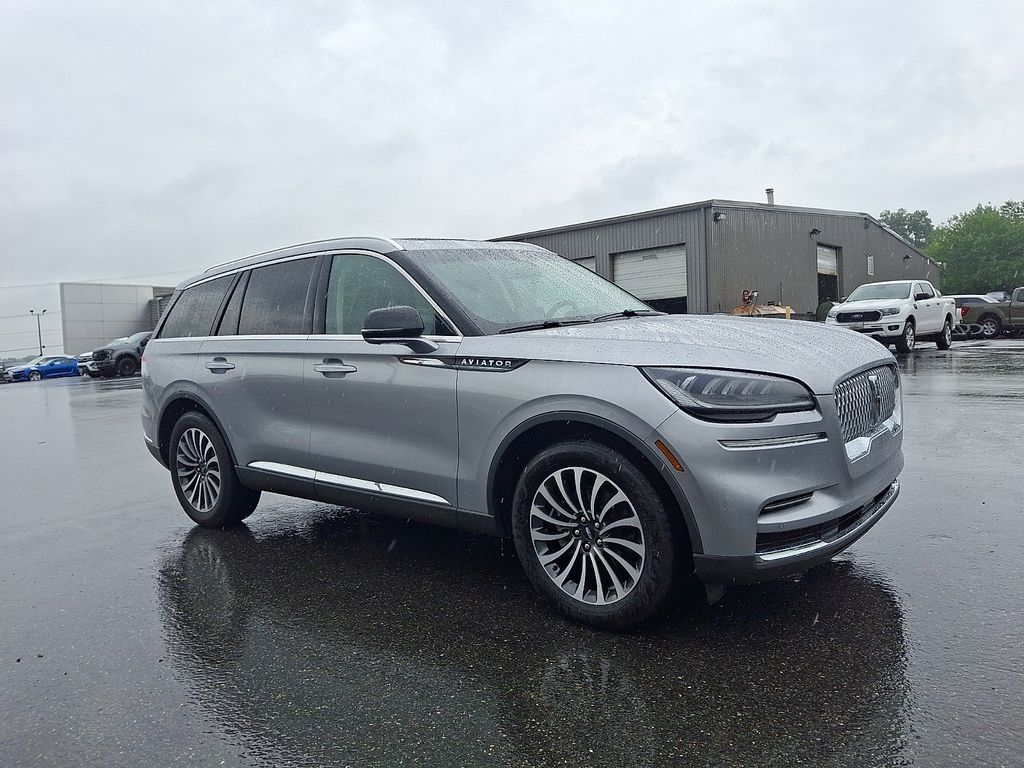 Silver Radiance Metallic Clearcoat 2023 Lincoln Aviator SUV / Crossover All-Wheel Drive Automatic