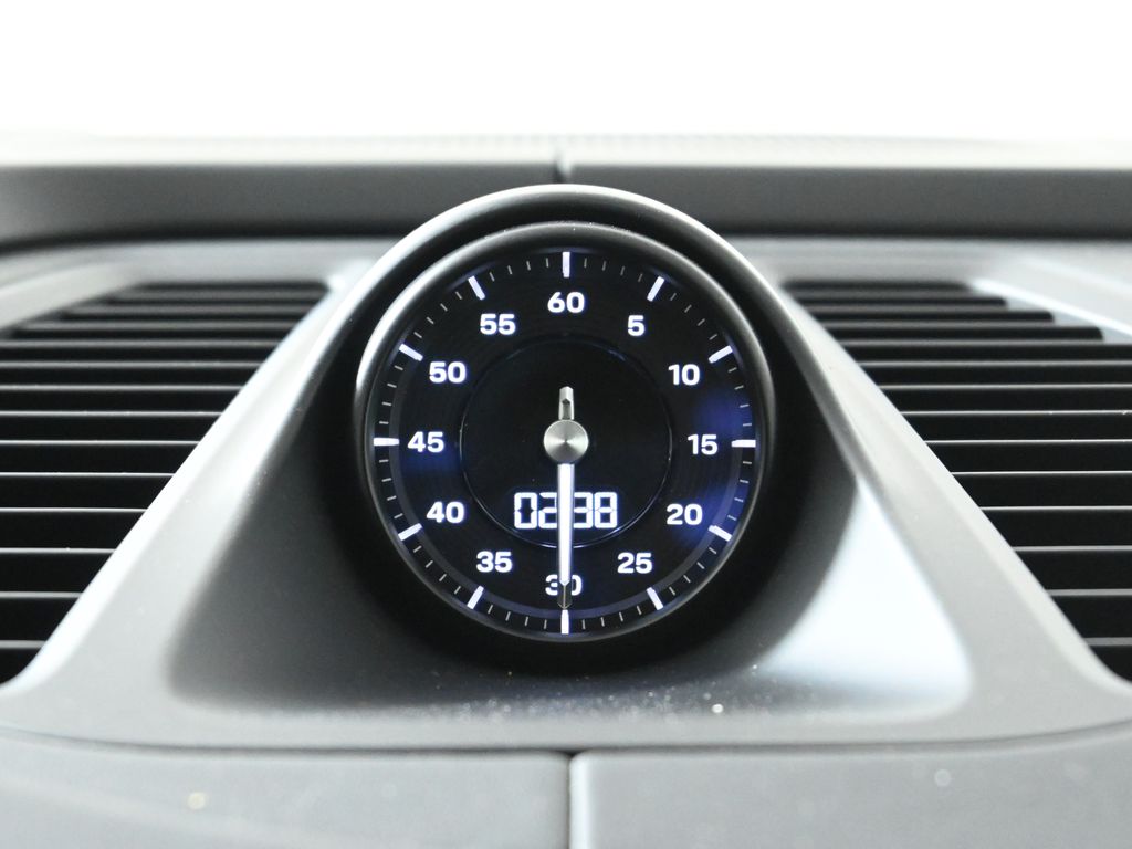 Thumbnail: 2024 Porsche Macan - 21