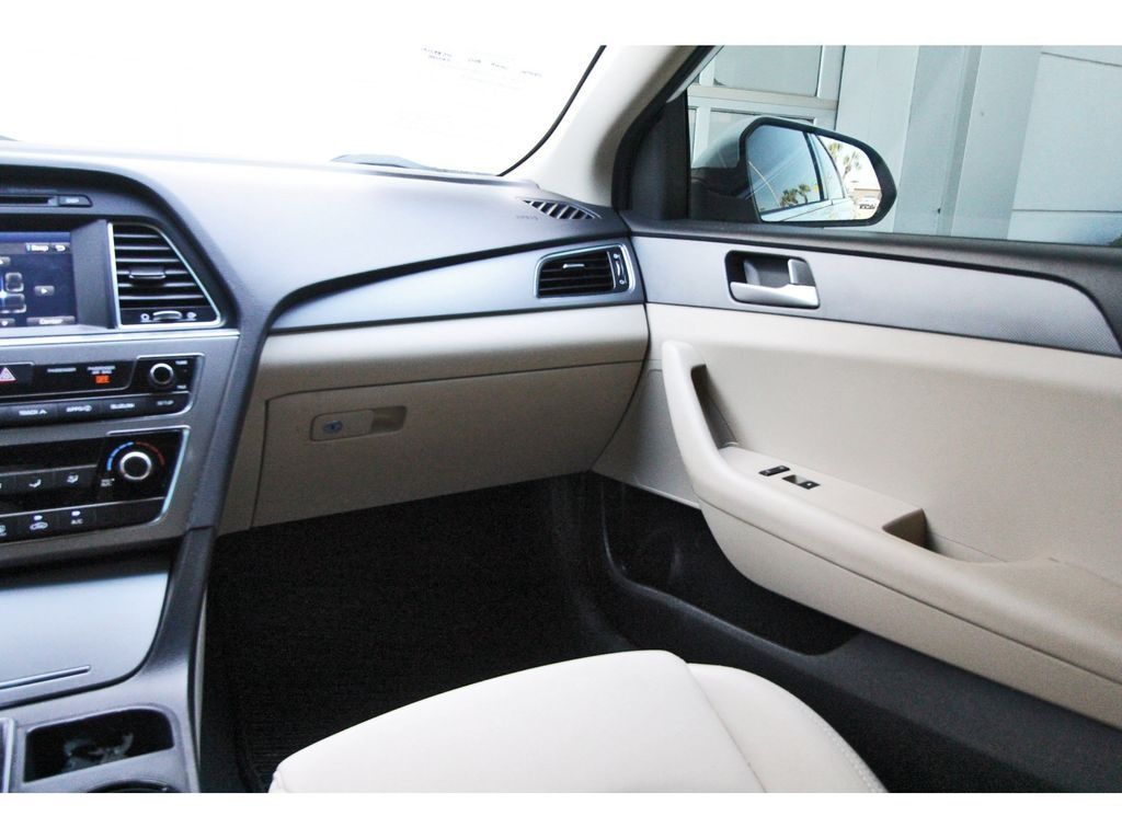 2017 Hyundai Sonata SE White at Autostrade