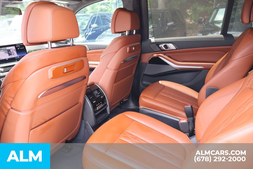 Used 2023 White BMW M60i image 18
