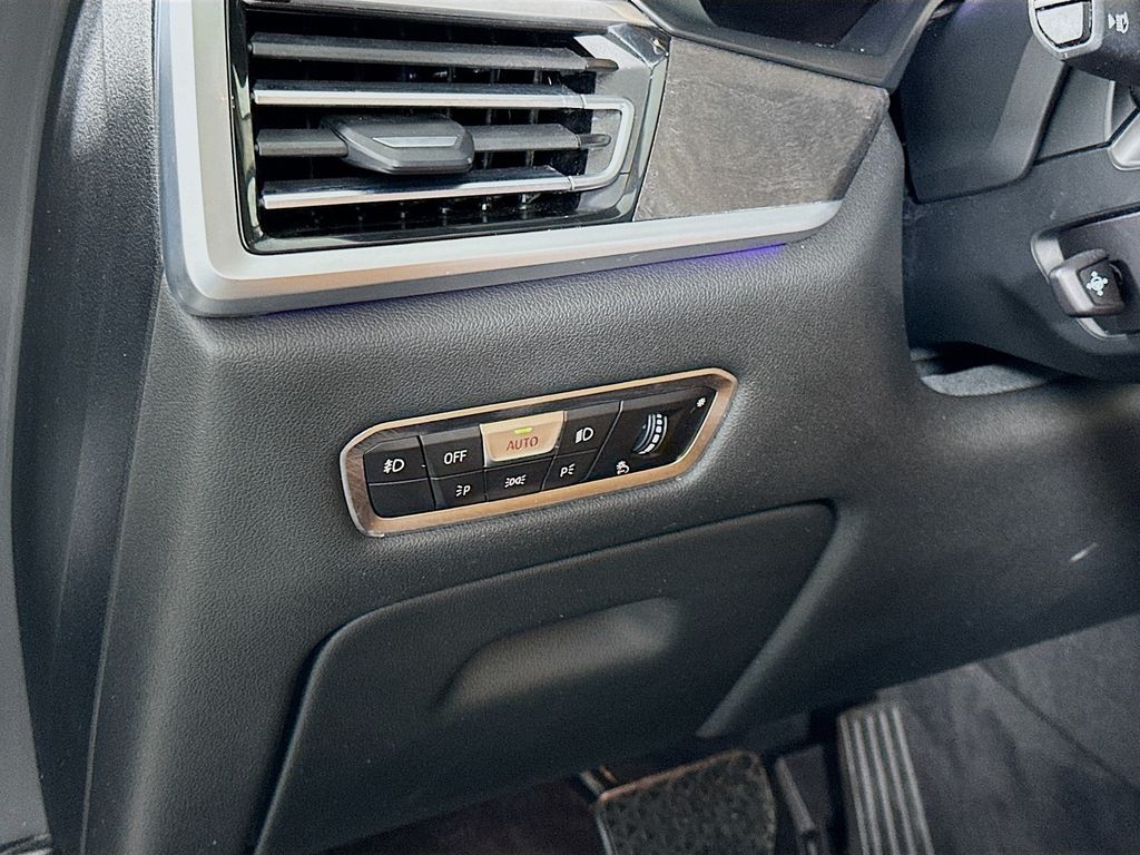 Thumbnail: 2021 BMW X7 - 10