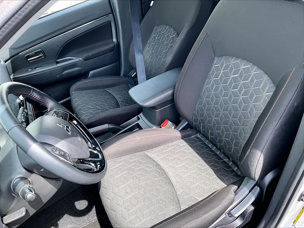 2025 Mitsubishi Outlander Sport — photo 10