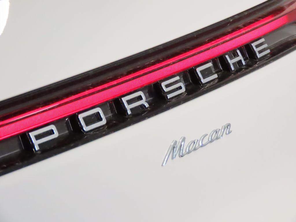 Thumbnail: 2026 Porsche Macan - 12