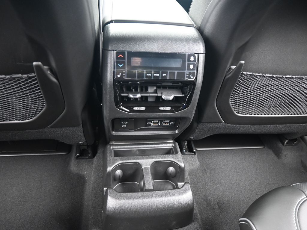 New 2025 Diamond Black Crystal Pearlcoat Jeep Overland image 32