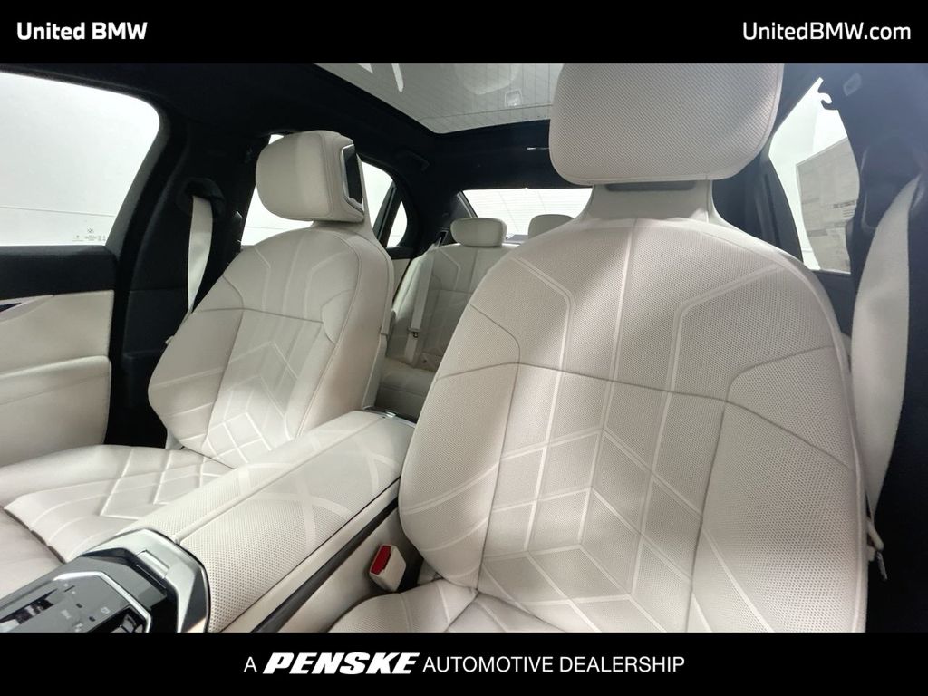 Thumbnail: 2025 BMW 7 Series - 13