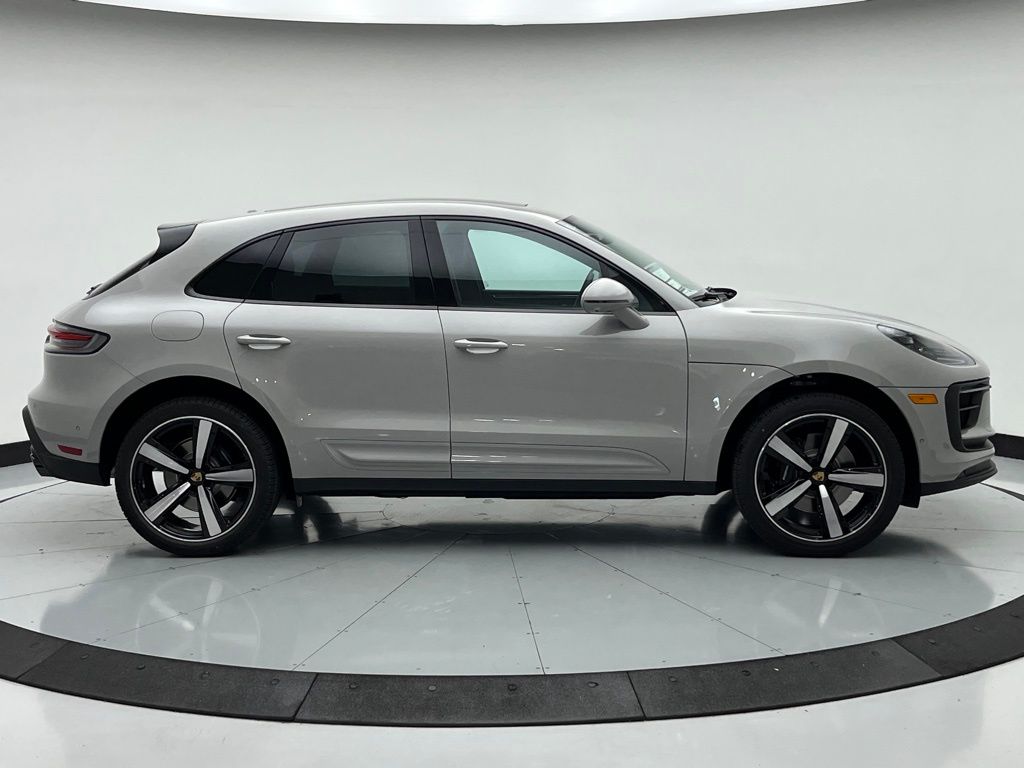 Thumbnail: 2026 Porsche Macan - 10