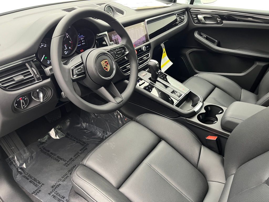 Thumbnail: 2025 Porsche Macan - 4