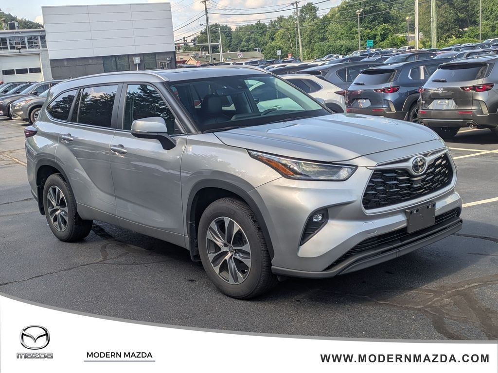 Celestial Silver Metallic 2024 Toyota Highlander SUV / Crossover All-Wheel Drive 8-Speed Automatic