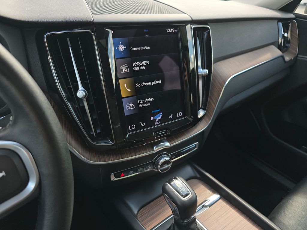 2021 Volvo XC60 T5 Momentum photo 19