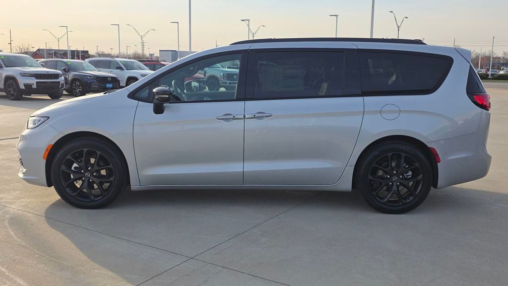 View vehicle photo 2