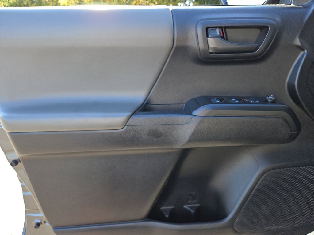 Thumbnail: 2020 Toyota Tacoma - 12