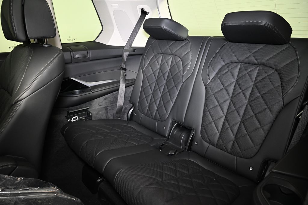 Thumbnail: 2026 BMW X7 - 26