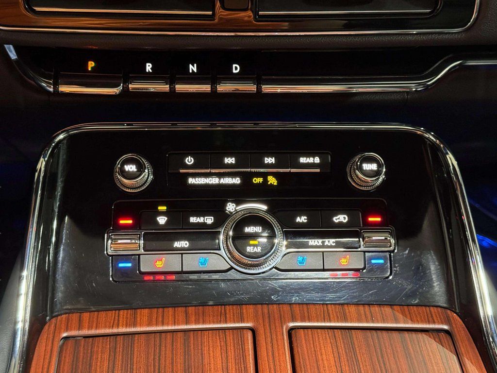 Certified Used 2023 Infinite Black Metallic Clearcoat Lincoln Reserve image 8