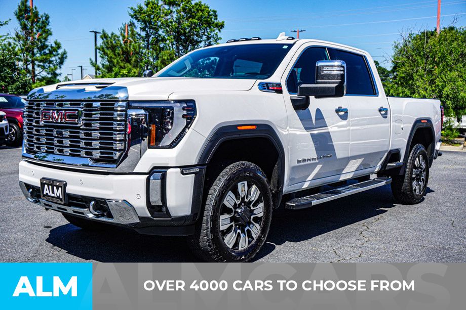 Used 2024 White GMC Denali image 3
