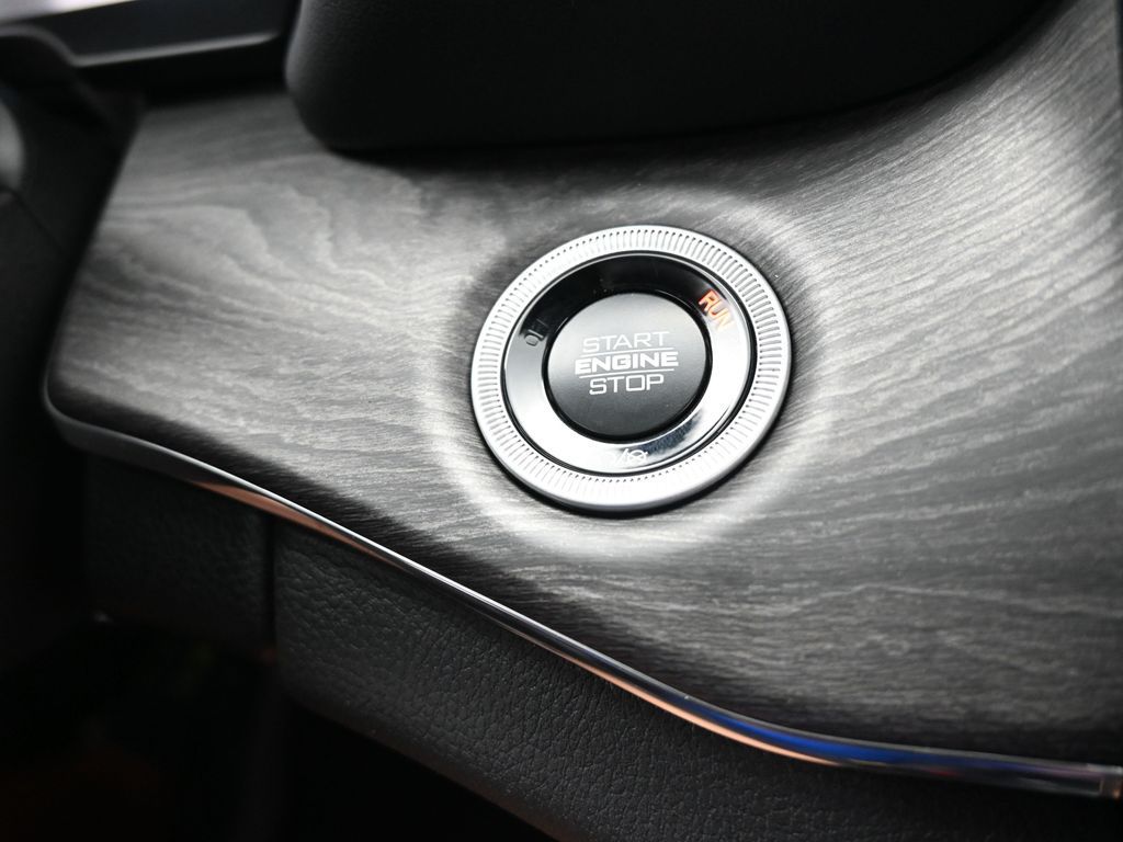 Used 2024 Silver Zynith Jeep Overland image 29