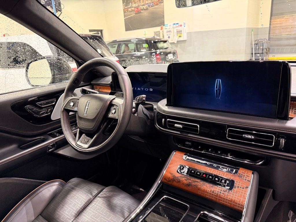 Thumbnail: 2025 Lincoln Aviator - 31