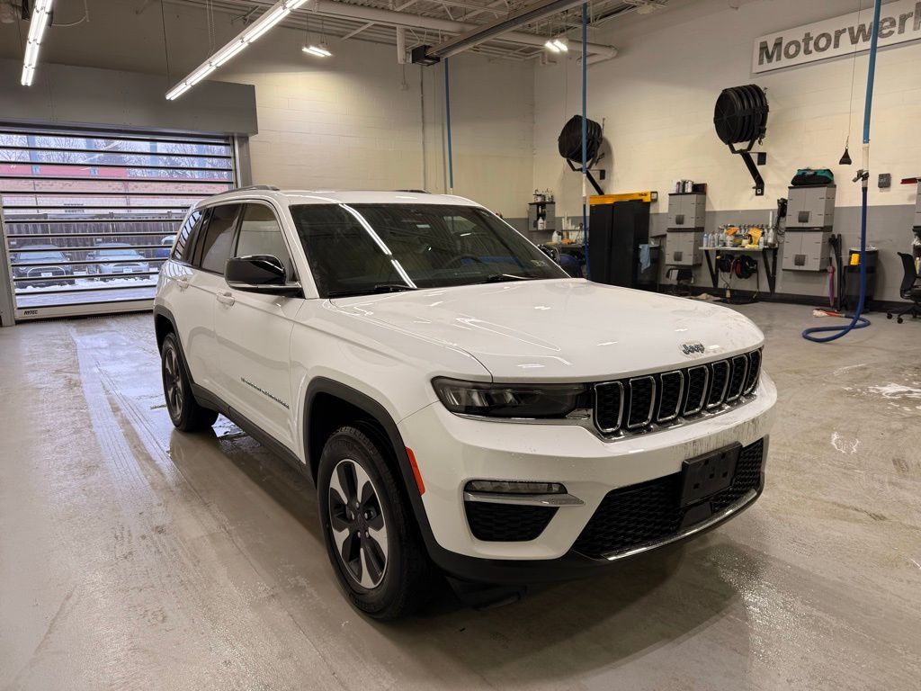 Thumbnail: 2022 Jeep Grand Cherokee - 7