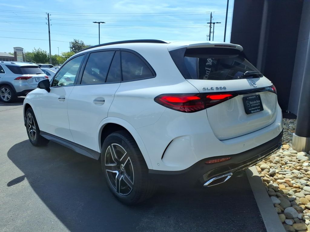 New 2027 Polar White Mercedes-Benz GLC 300 image 4