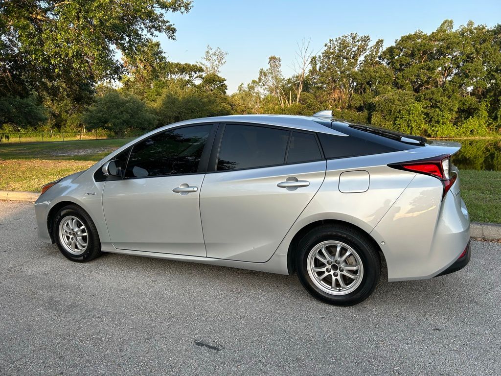 2022 Toyota Prius Limited 3