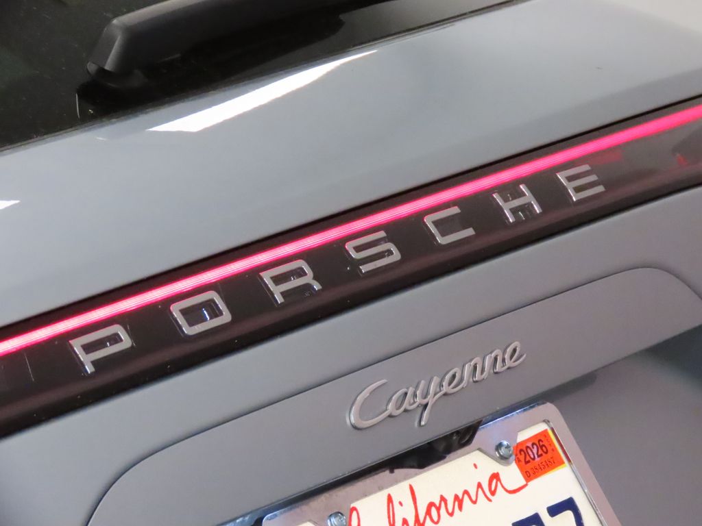 Thumbnail: 2023 Porsche Cayenne - 12