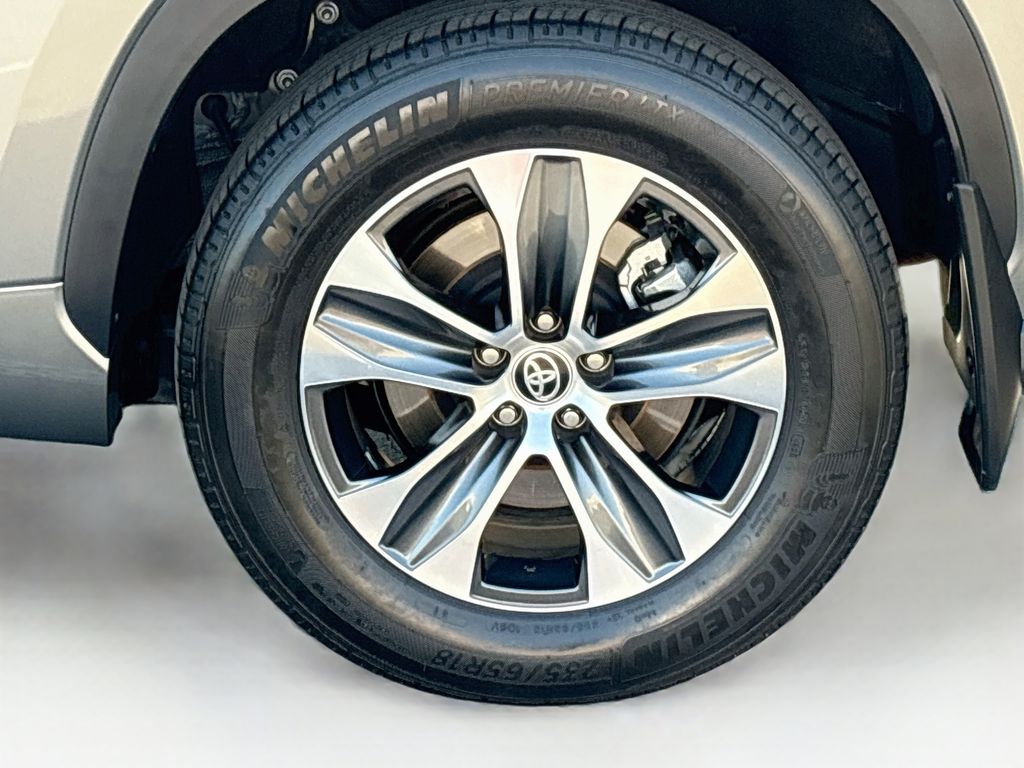 Thumbnail: 2026 Toyota Highlander - 32