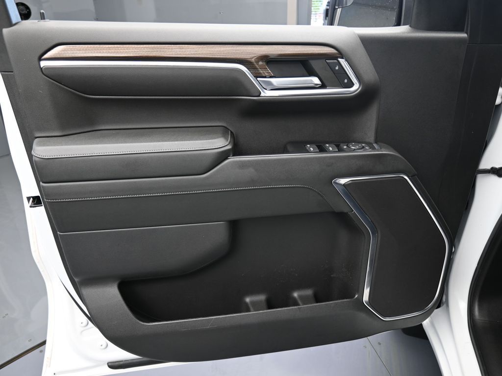 Used 2023 Summit White Chevrolet RST image 12