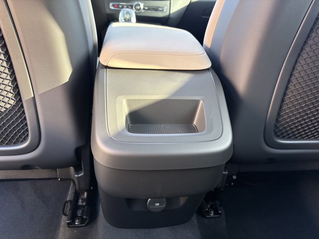 New 2026 Crystal White Volvo B5 Core image 25