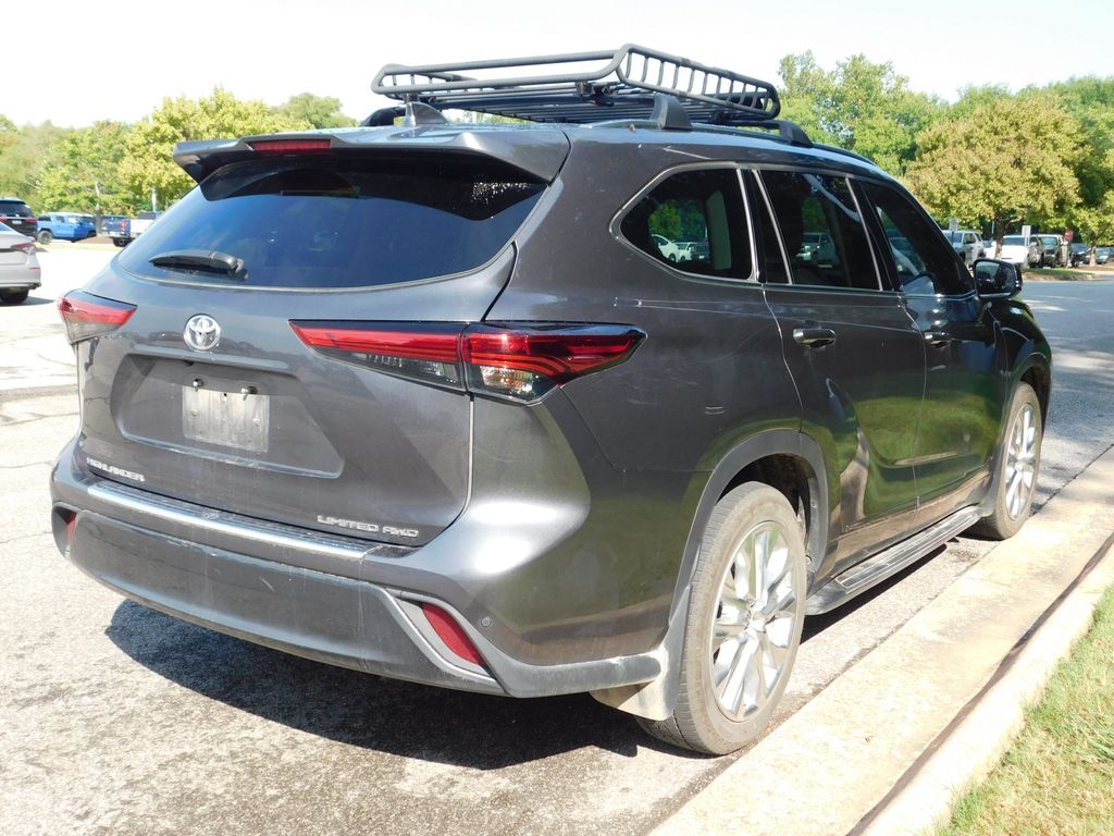 Thumbnail: 2021 Toyota Highlander - 4