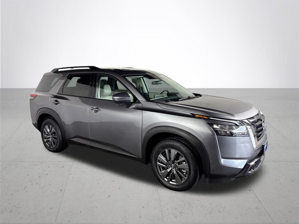 2022 Nissan Pathfinder SV