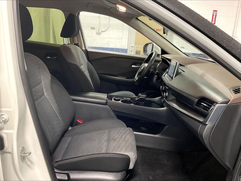 2023 Nissan Rogue — photo 11