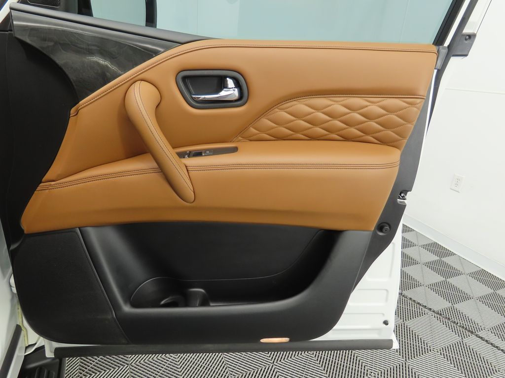 2019 INFINITI QX80 Luxe 26