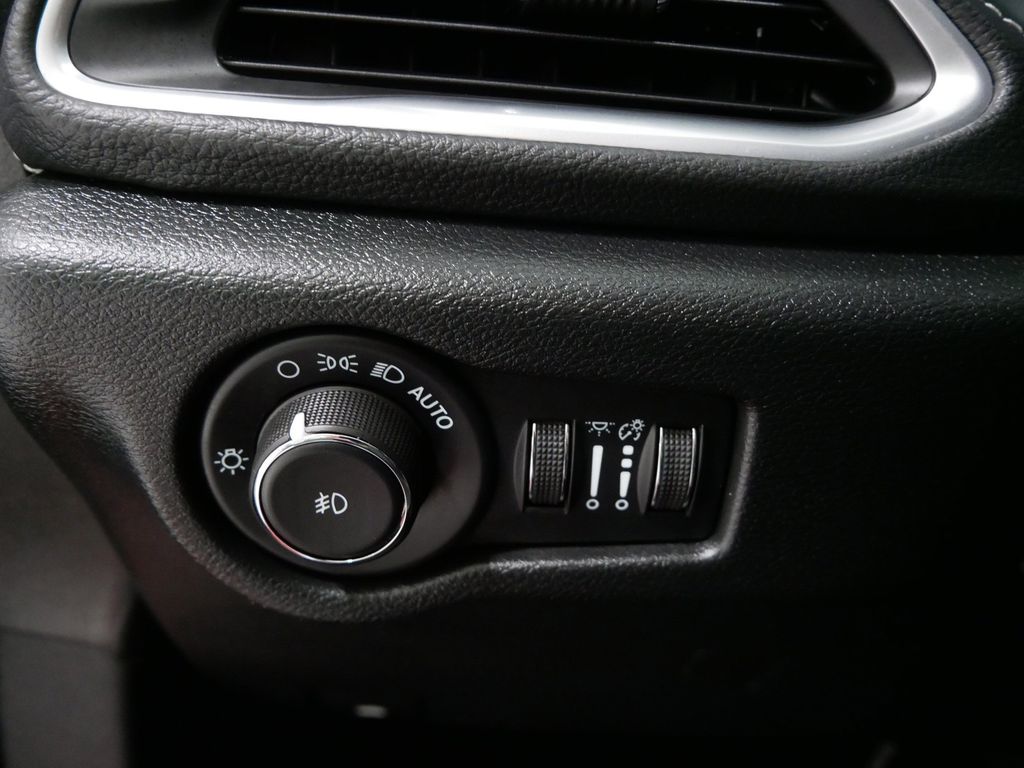 Used 2026 Chrysler Pacifica Van