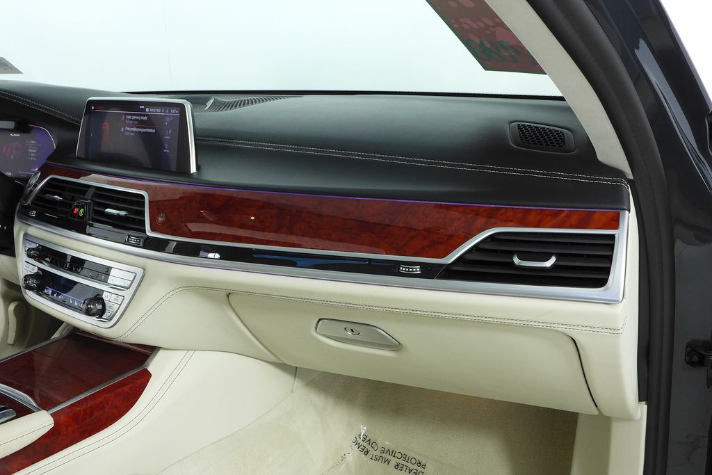Thumbnail: 2021 BMW 7 Series - 14