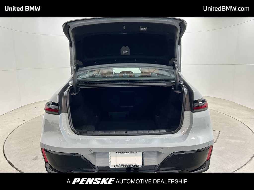 Thumbnail: 2025 BMW 7 Series - 22