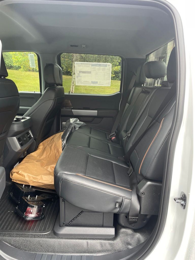 2026 Ford F-350 Chassis LARIAT
