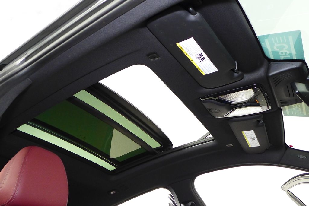 Thumbnail: 2023 BMW X4 - 18