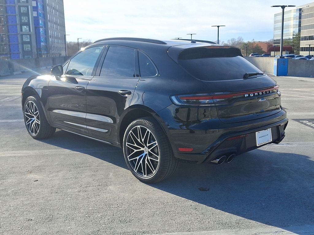 Thumbnail: 2026 Porsche Macan - 10