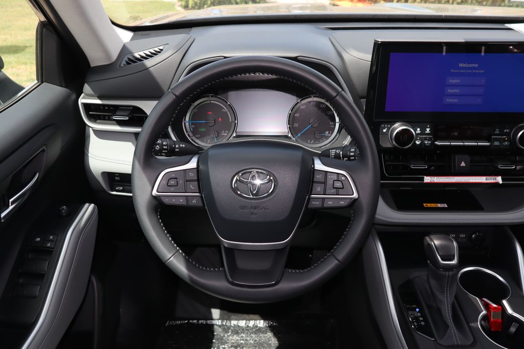2025 Toyota Highlander XLE 10