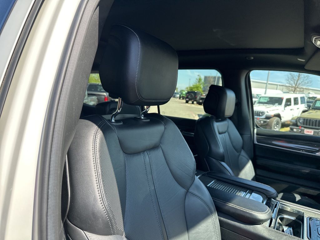 Used Car 2022 Jeep Wagoneer  Series Iii For Sale Under $50,000 In Austin, Texas