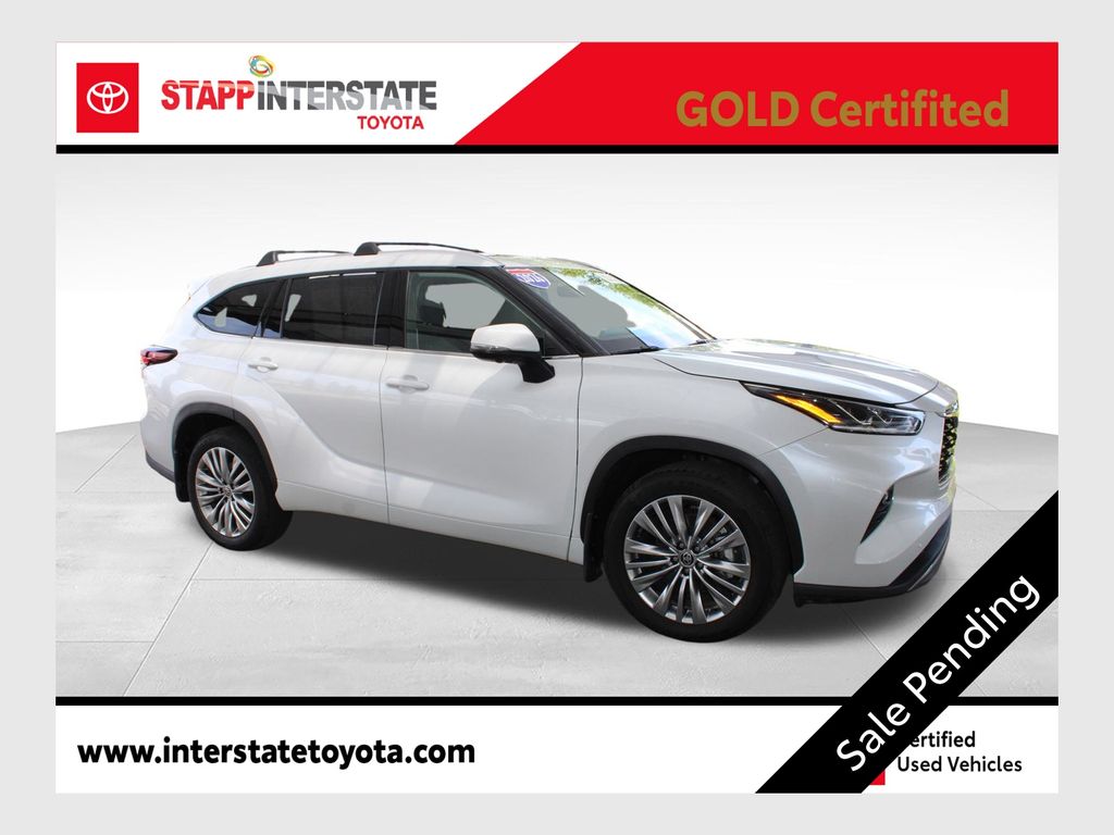 White (Wind Chill Pearl) 2026 Toyota Highlander SUV / Crossover All-Wheel Drive 8-Speed Automatic