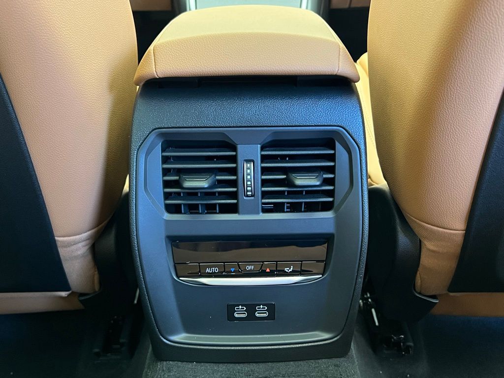 Thumbnail: 2026 BMW 3 Series - 9