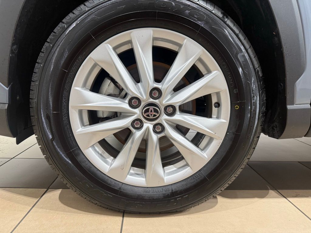 2022 Toyota Corolla Cross LE 10