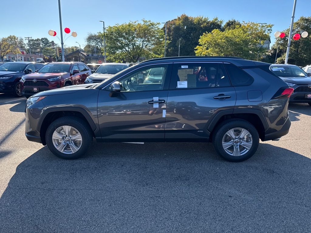 2025 Toyota RAV4 Hybrid LE photo 4