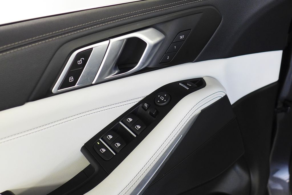 Thumbnail: 2023 BMW X5 - 12