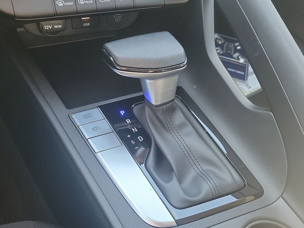 2025 Hyundai Elantra Sport 8