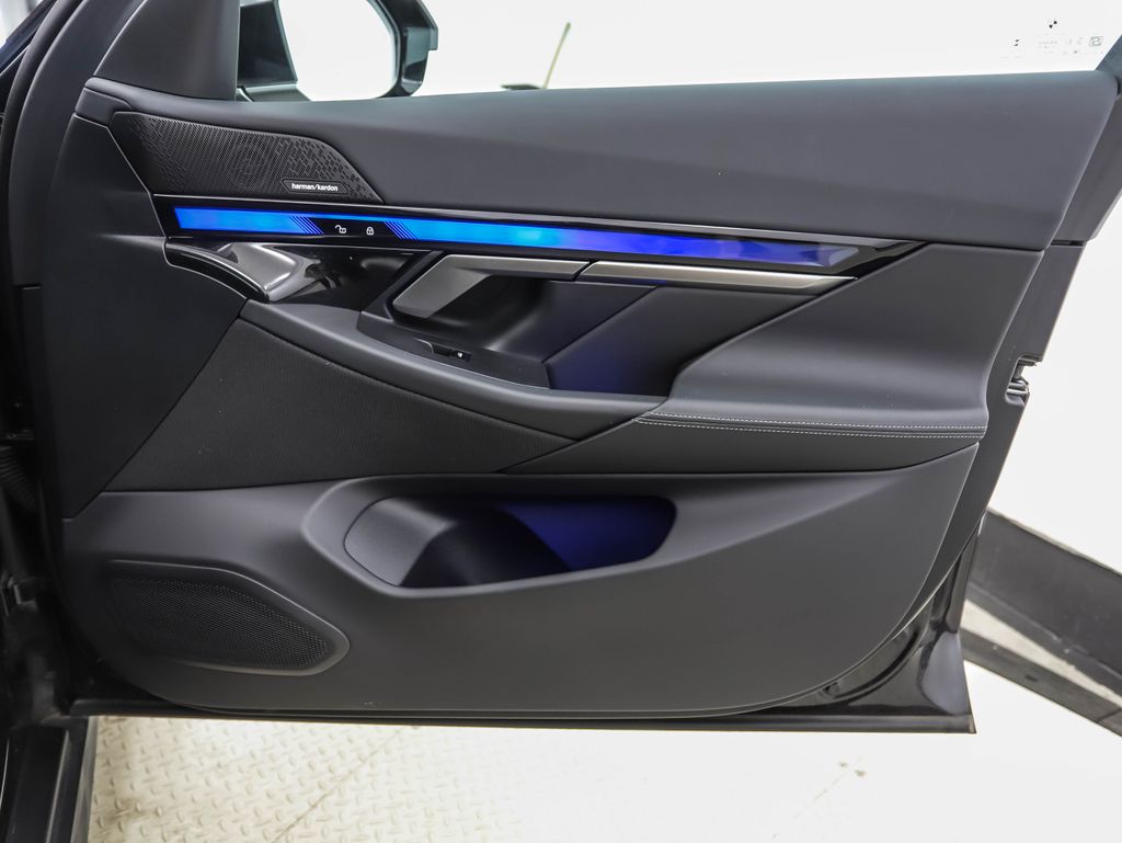 Thumbnail: 2025 BMW i5 - 29