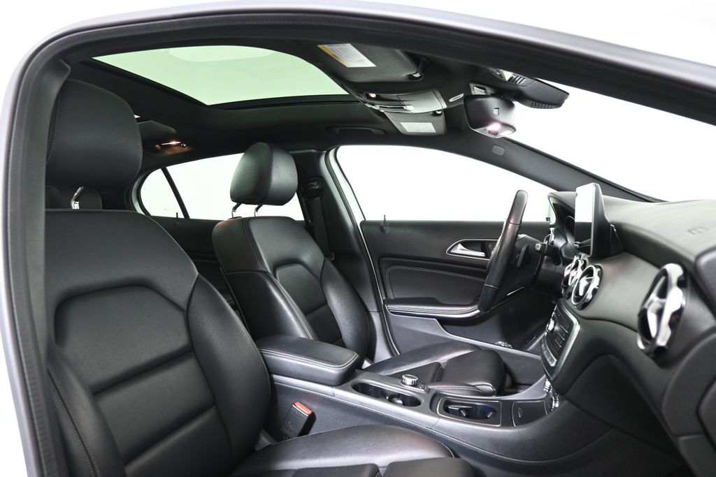 Thumbnail: 2020 Mercedes-Benz GLA - 28