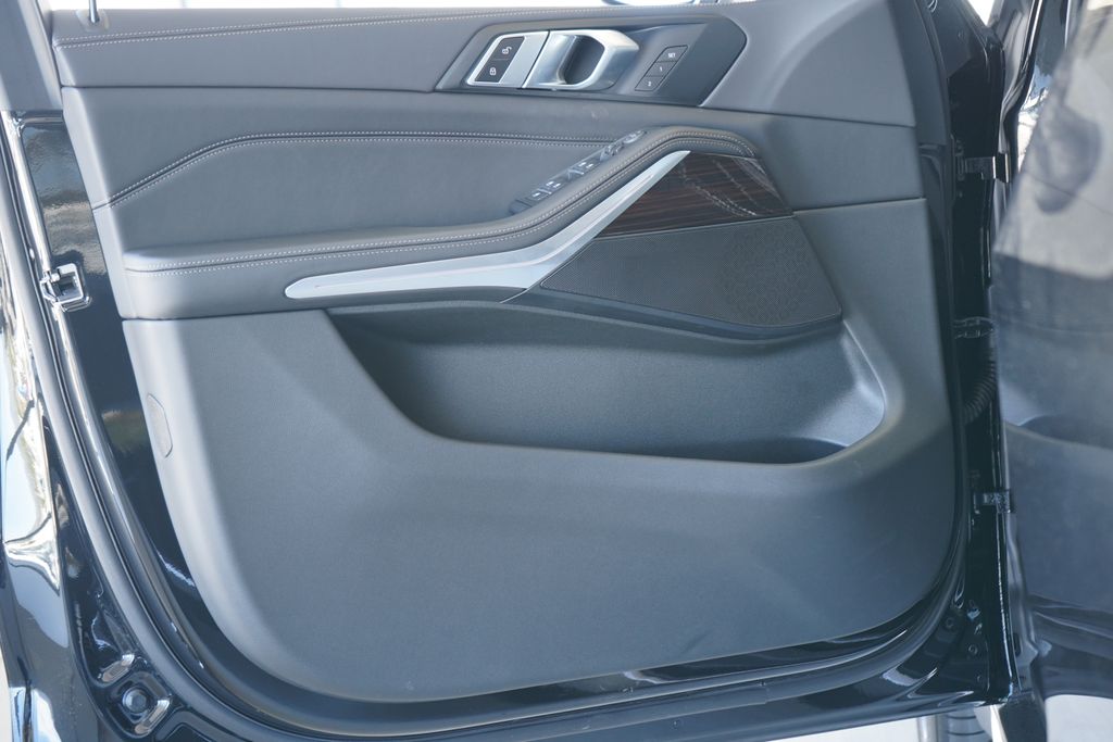 Thumbnail: 2026 BMW X5 - 9